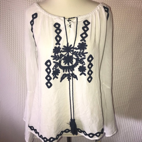 JohnPaulRichard Tops - Peasant top with bell sleeves